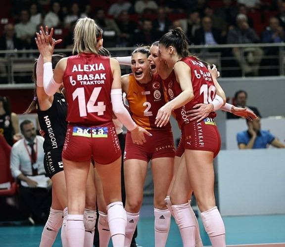 Galatasaray Adası'nı sallayan güzeller: İlkin Aydın çok farklıydı 8
